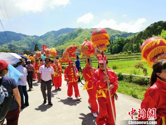 民俗表演 周禹龙 摄