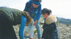 守护雪山的“爬山侠” 贡嘎山乡村民自发在5000米高山捡垃圾