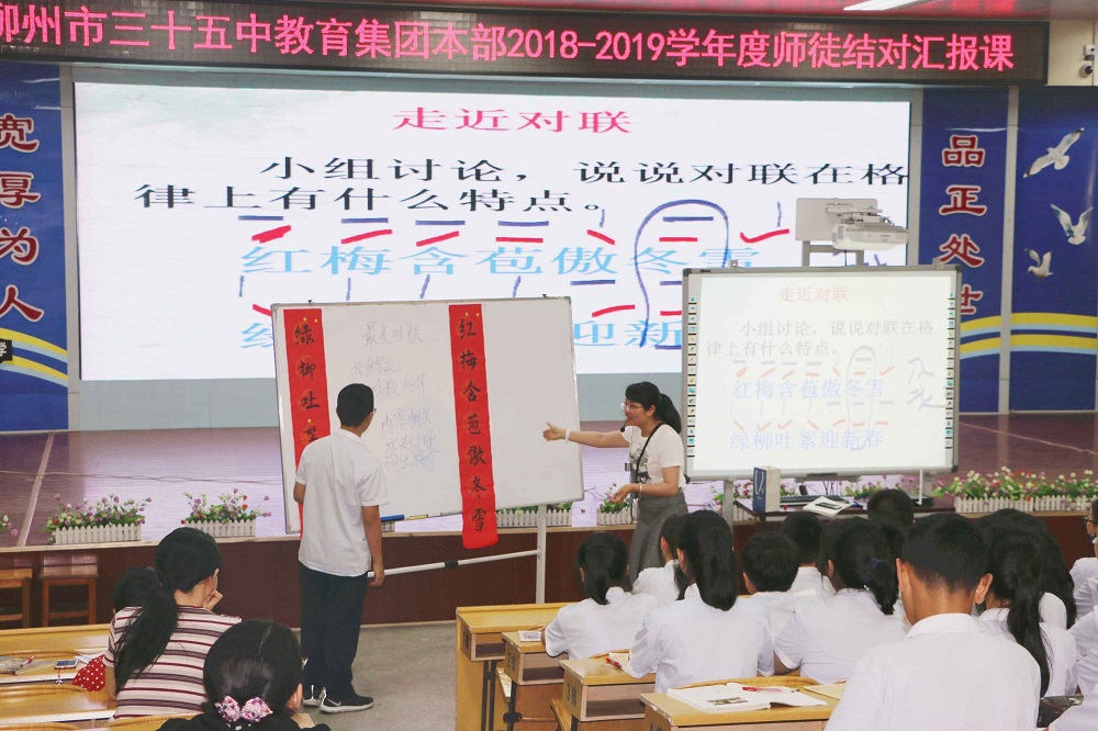 按住CTRL键使用鼠标滚轮缩放图片