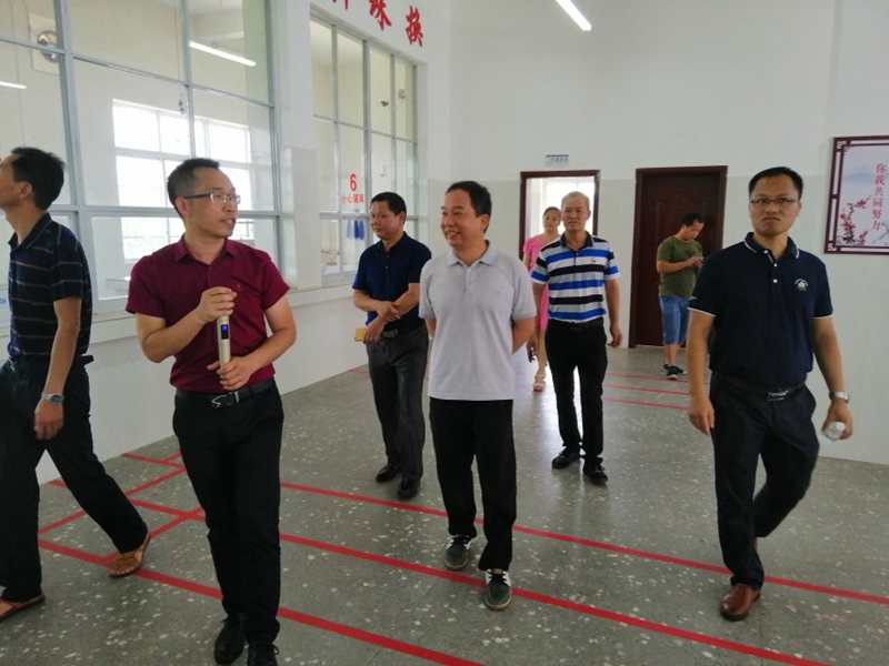 12-1观摩柳城县寨隆中心小学_副本.jpg