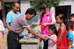 五年坚守初心不改 爱心支教改变了一个村