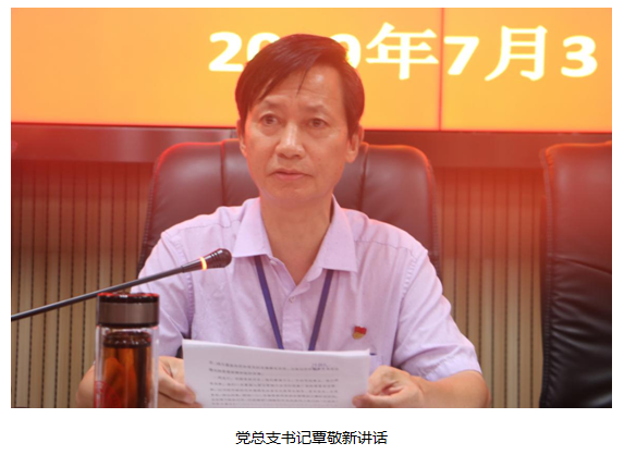 按住CTRL键使用鼠标滚轮缩放图片