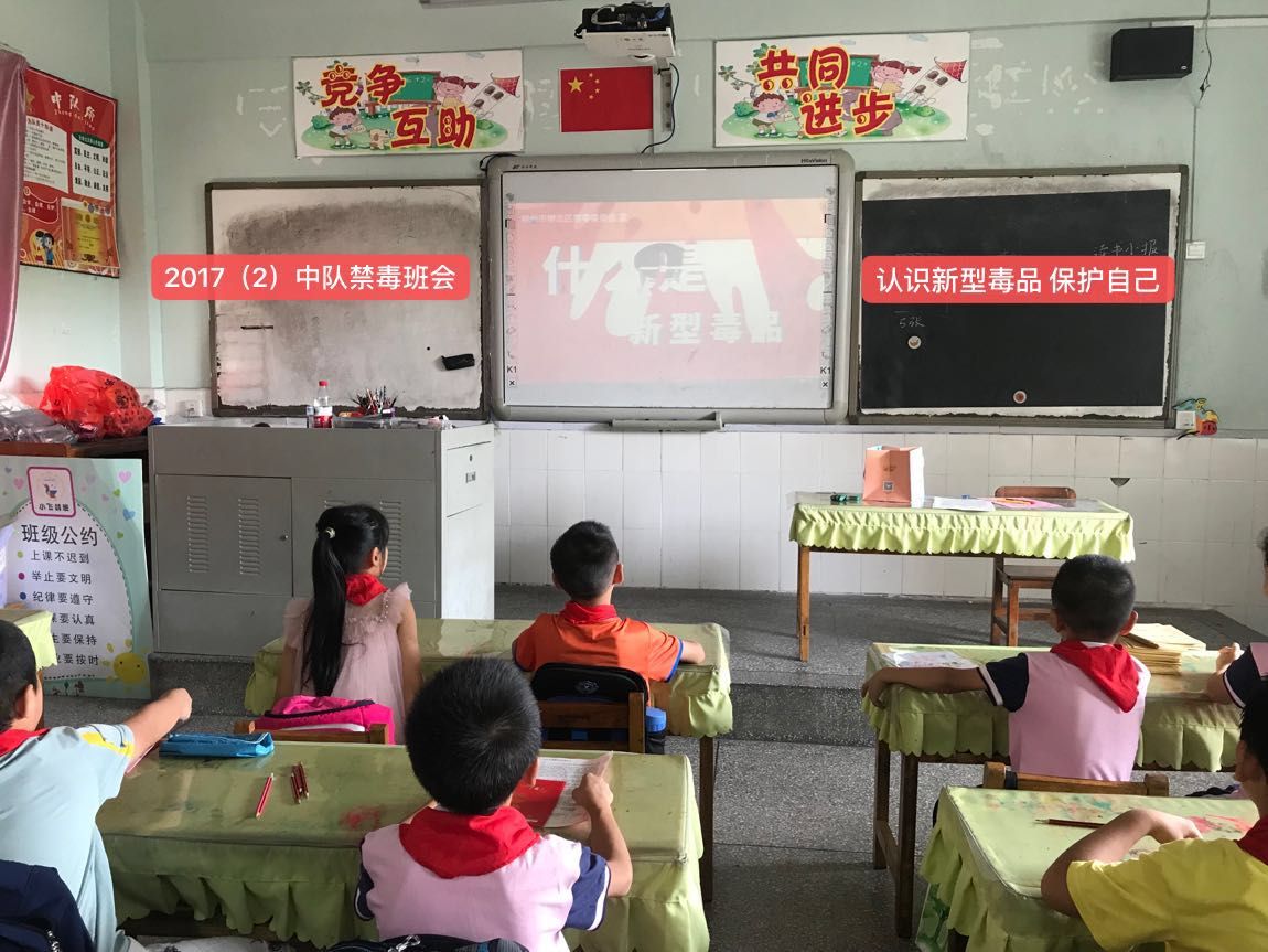 按住CTRL键使用鼠标滚轮缩放图片