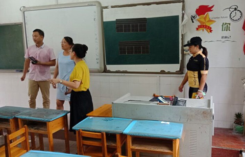 按住CTRL键使用鼠标滚轮缩放图片