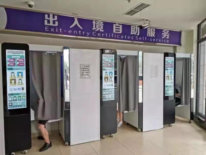 成都郫都区开通出入境自助服务 三分钟完成签注1