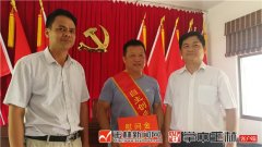 李强：退役军人回乡当起“牛司令”