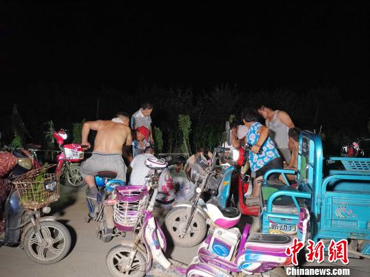 图为辛丰村金蝉交易场所。 郝学娟 摄