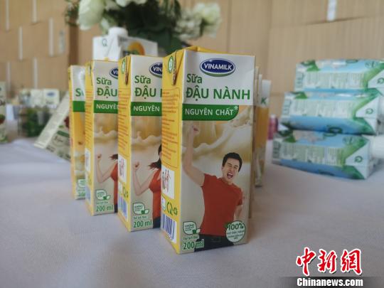 越南乳制品进入中国市场 。 唐小晴 摄