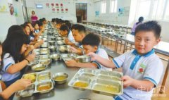 推行“光盘行动” 感受“一米情深”