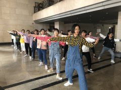 扬大学子推广太极 对“骨质疏松”说不