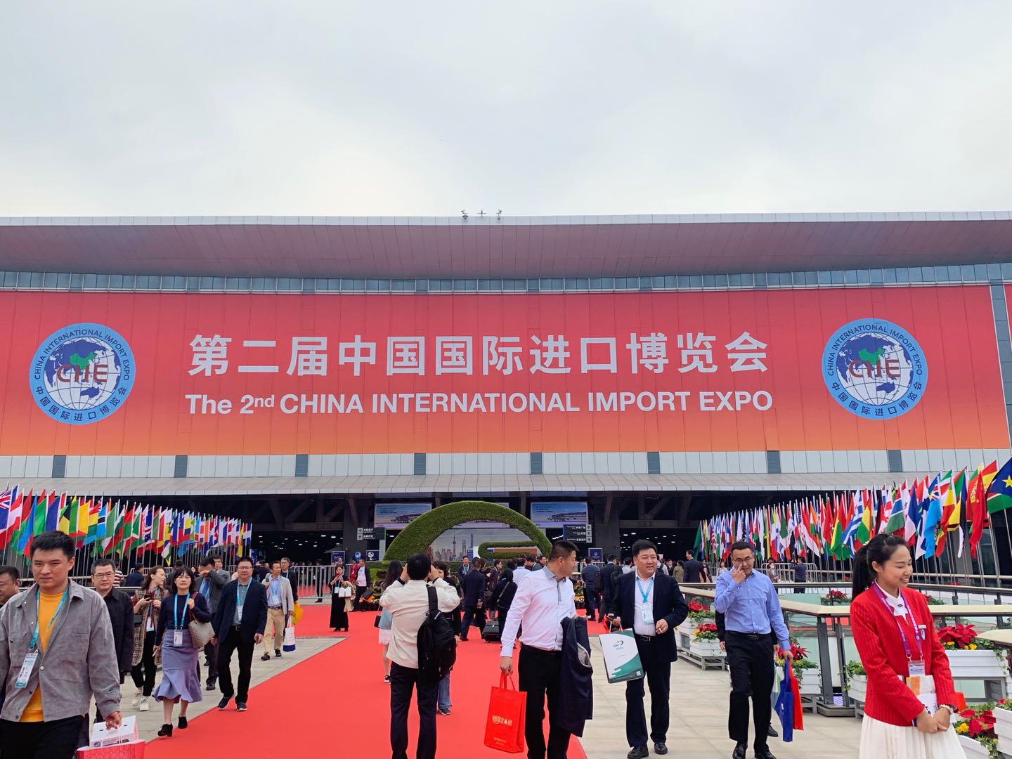 消费市场空间巨大 进博会食品企业频拿“大单”-中国商网|中国商报社0