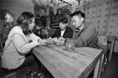 小伙辞职开起“解忧杂货店” 游客慕名前来打卡