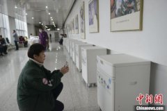 武汉一家医院引进共享陪护床 折叠入柜扫码使用