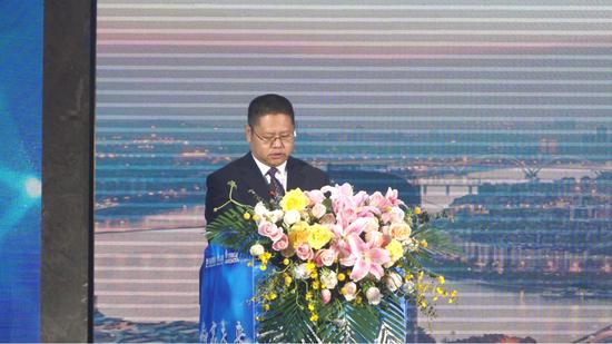 柳州市市委常委、副市长李辉致辞 苏霞/摄
