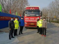 【战“疫“我们在一起】 河南安阳高速交警:一路绿灯 警车开道 确保防疫物资车辆畅通无阻