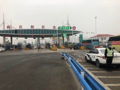     【万众一心 抗击疫情】商丘高速交警助力复工复产护送200名农民工返岗复工