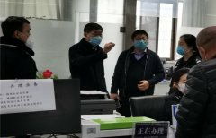 商丘市公安局交警支队党委书记、支队长张政勇检查交管窗口恢复服务和疫情防控工作