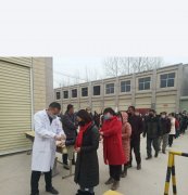 府搭台 企业唱戏 群众受益——柘城县马集乡举办扶贫工厂招工会