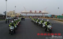   宝鸡交警最高礼迎接援鄂英雄归来