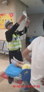 河南高速交警开辟救援通道 紧急护送断肢重伤员就医