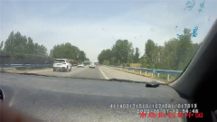 违法占用应急车道行驶   司机竟诡辩说“我的车中邪了”