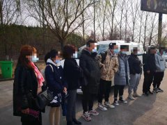 俩网约车面包车“组团”超员俩司机各记12分被勒令“下岗”